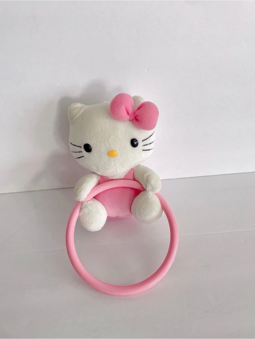 Vintage Y2K mcbling Sanrio hello kitty plush towel ring holder
